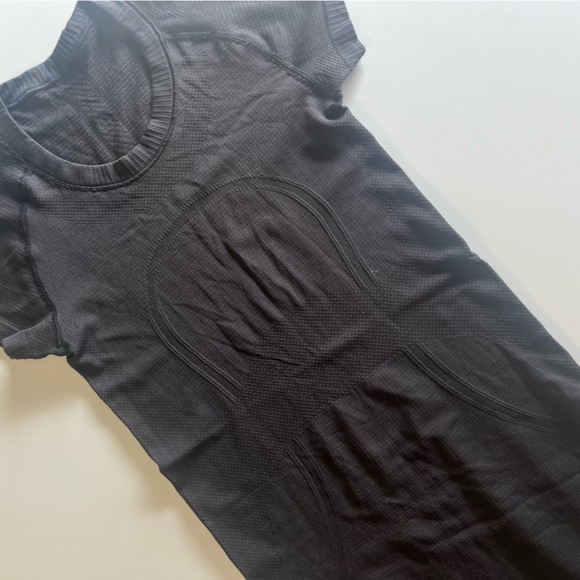 Lululemon athletic swiftie tee t-shirt size 2 black - Picture 2 of 9